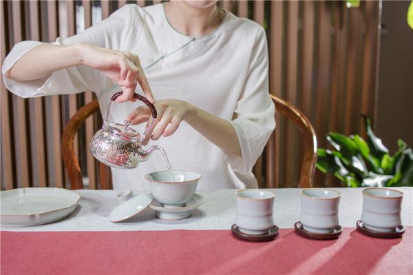 大渊银器  纯银 蝴蝶秋草急须（3寸）