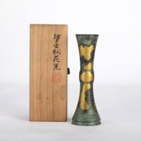 三世藏六 涂金铜立鼓式花器原供箱 