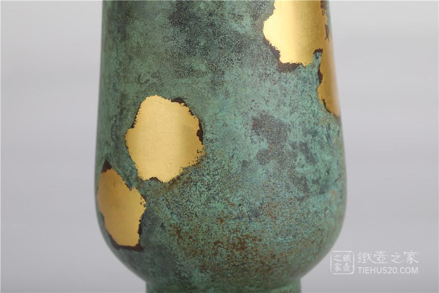 四世蔵六塗金銅饕餮紋觶式花器