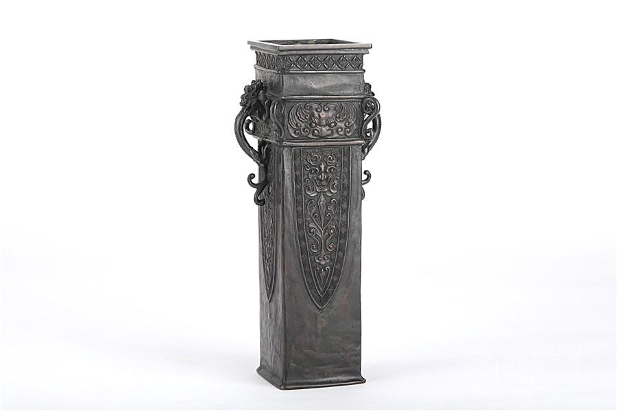 米田秀保 蜡型饕鬄纹四方双耳瓶(原箱)