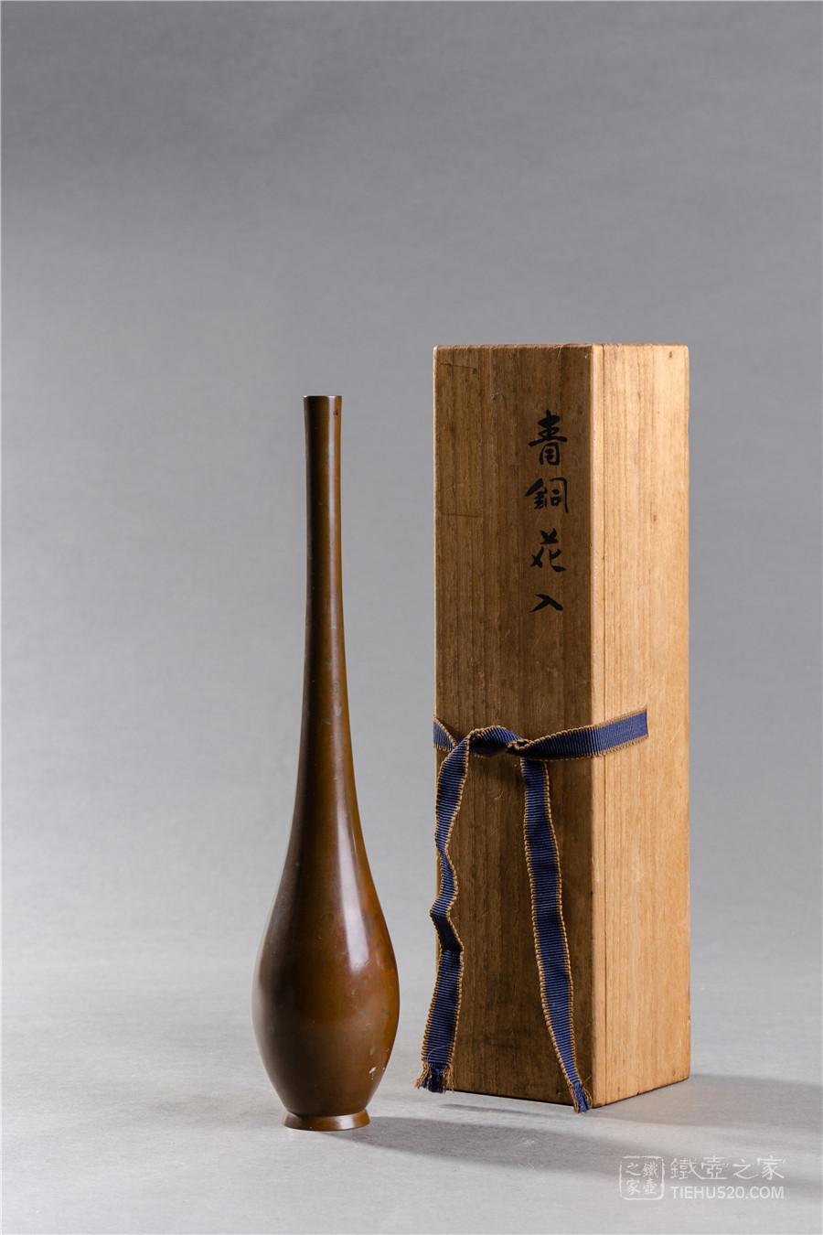四世蔵六青銅鶴首花瓶（原供箱）