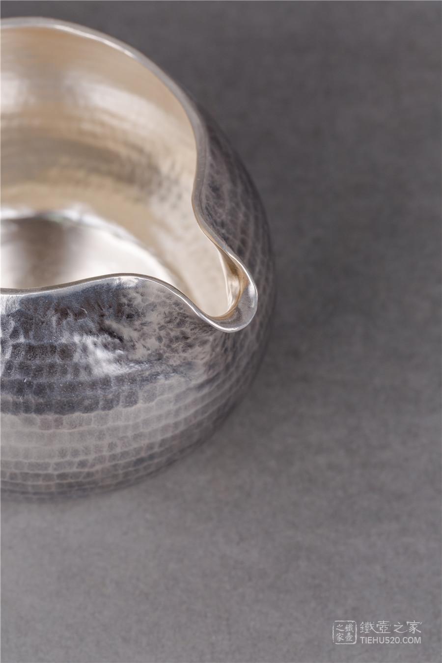 晓诚金工 纯银 樱花锤目纹侧耳公道杯