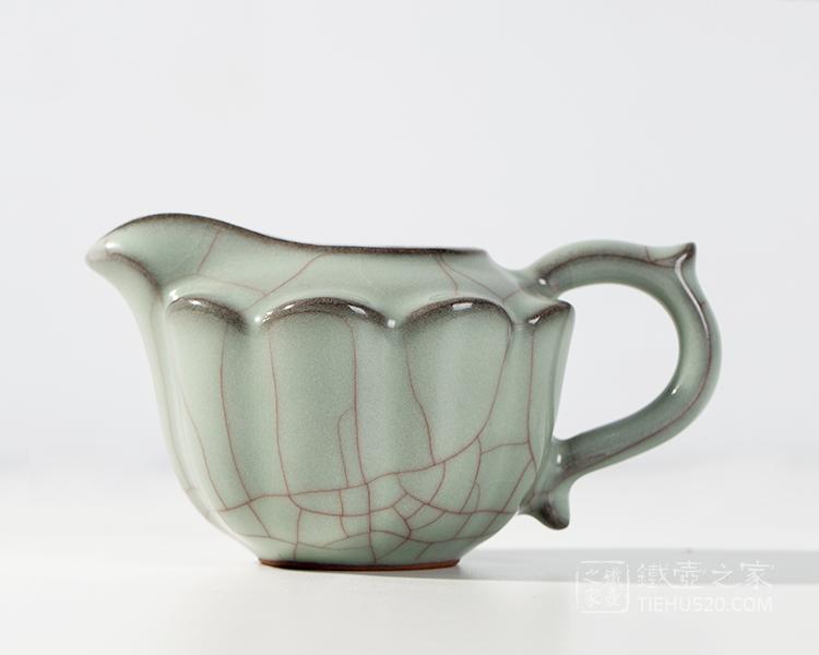 北宋官窑 莲花公道杯