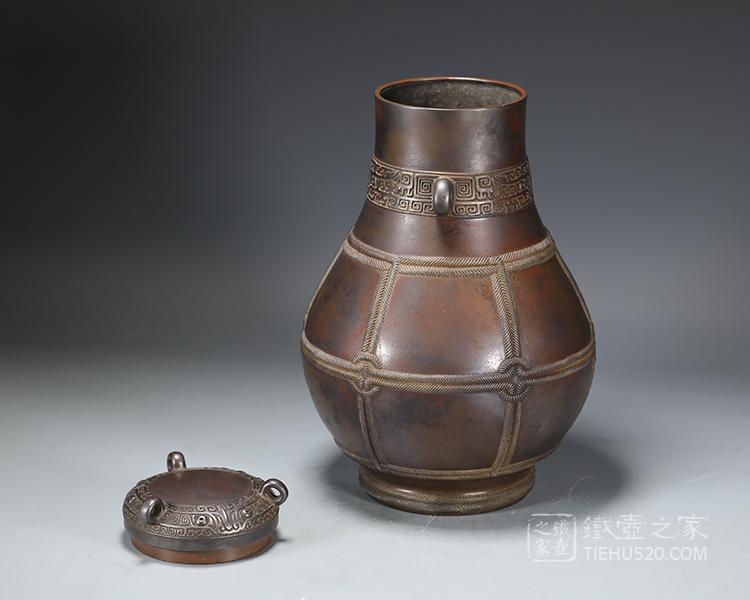 三世藏六博古图汉圆络壶式青铜花瓶（双共箱）
