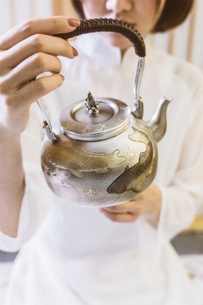 大渊银器 纯银 雕金鲤鱼银壶