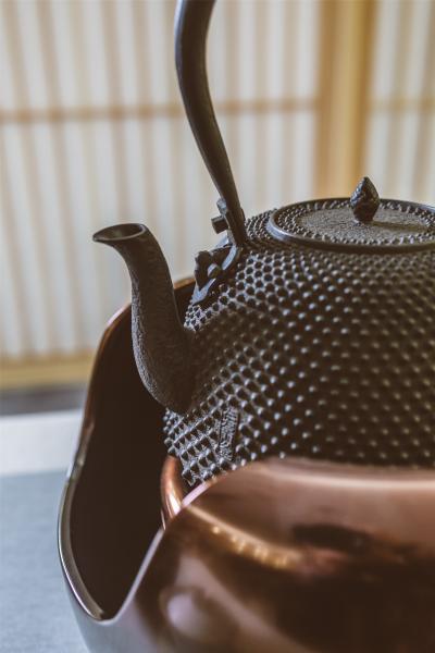 御釜屋 南部形霰纹砂铸铁壶