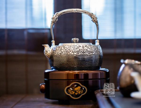 段六一 饕餮纹银壶双龙提梁银壶