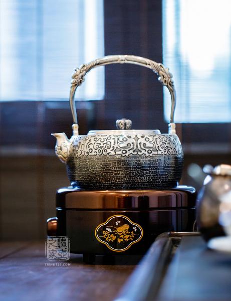 段六一 饕餮纹银壶双龙提梁银壶